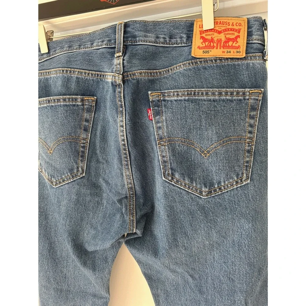 Levis 505 Regular Fit Straight Leg Jeans Medium Wash Blue Men 34x30 Rugged Denim